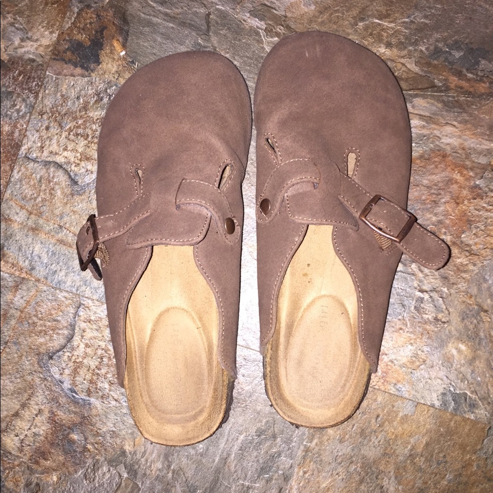 Barely worn brown slides, got from journeys.